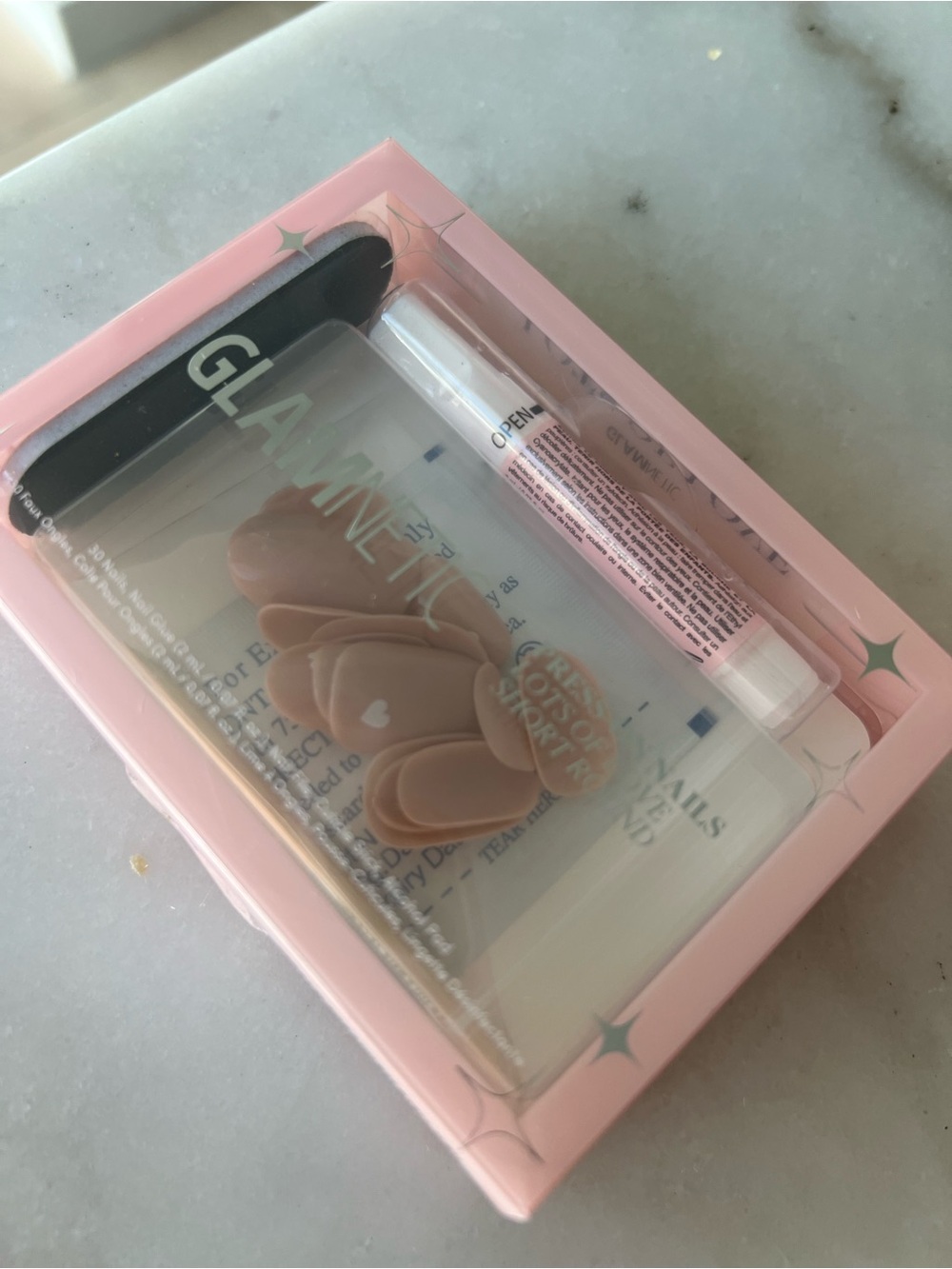 Glamnetics press on nails in Lots of Love short rounds